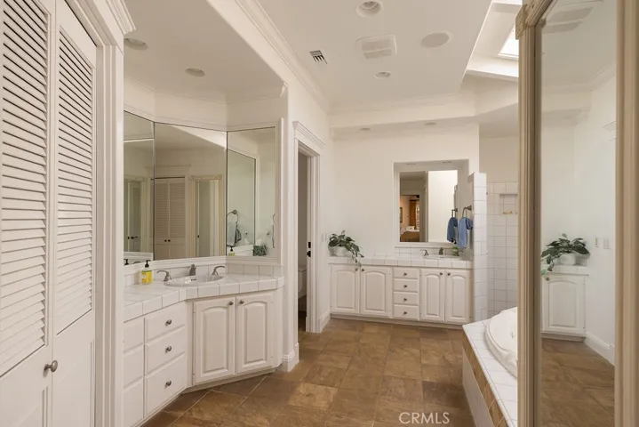 407 Mendoza Terrace, Corona Del Mar, California 92625