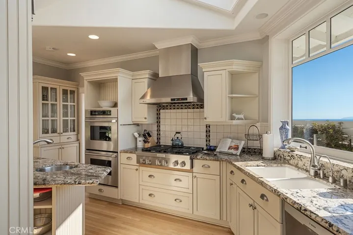 407 Mendoza Terrace, Corona Del Mar, California 92625