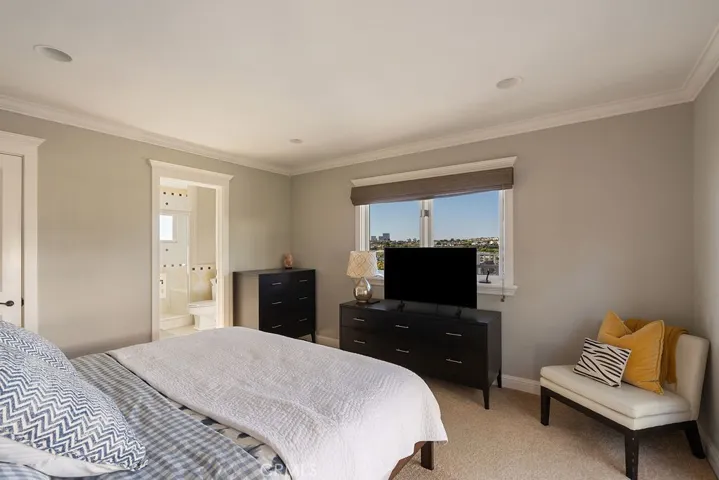 407 Mendoza Terrace, Corona Del Mar, California 92625