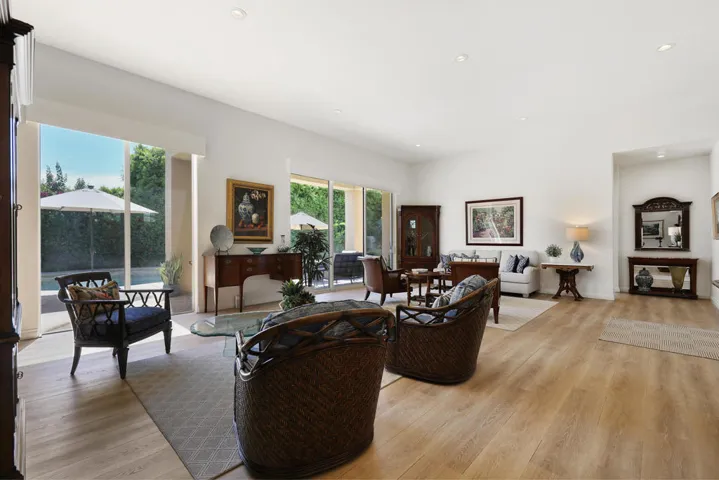 Living Room/Formal Dining