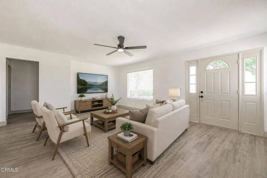 9-web-or-mls-Family Room 1