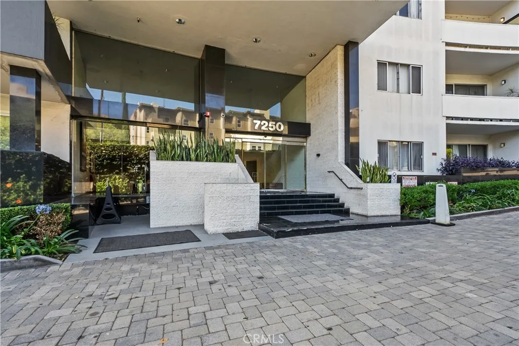 7250 Franklin 311