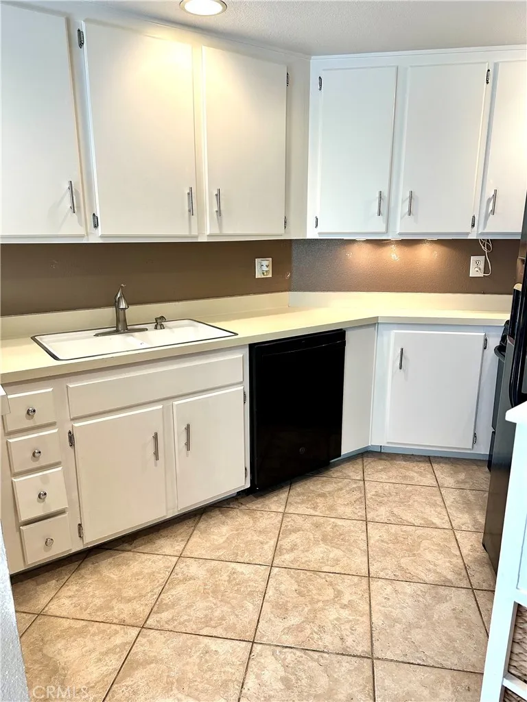 Open bright kitchen. Plenty of cabinet & counter space