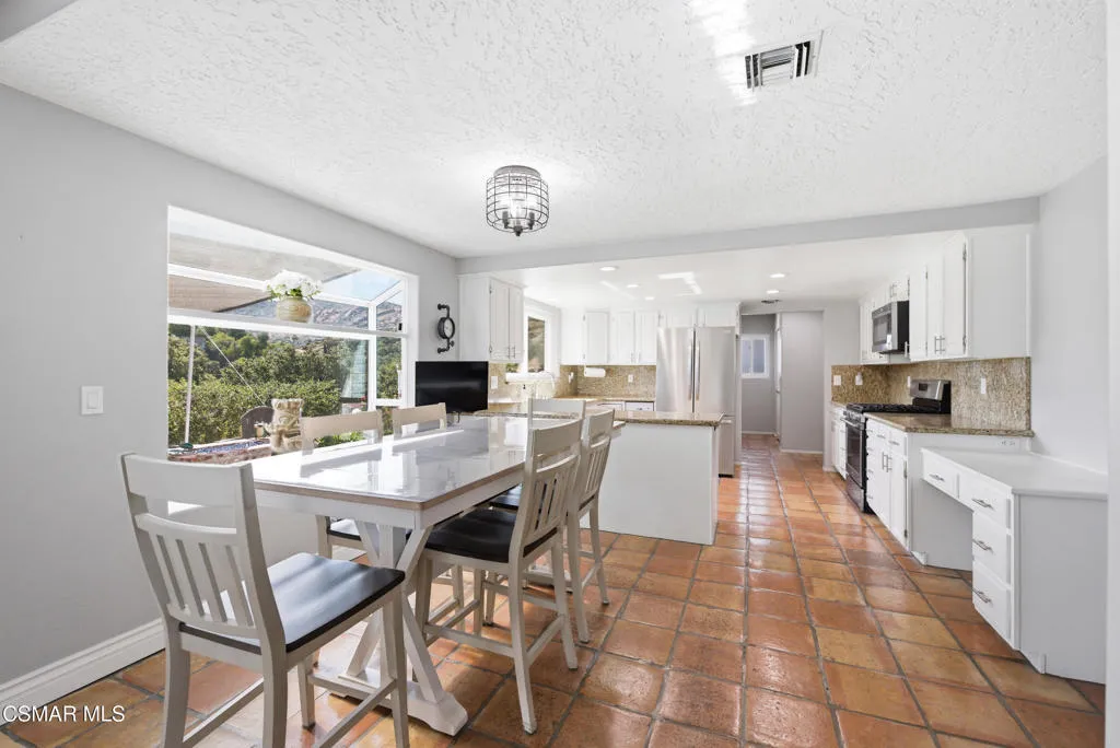 1314 Gonzales Rd Simi Valley-16