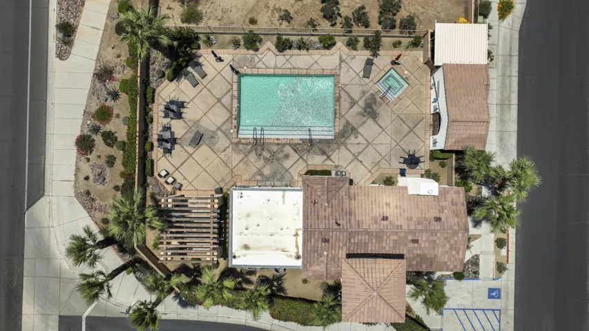 Pool & Spa