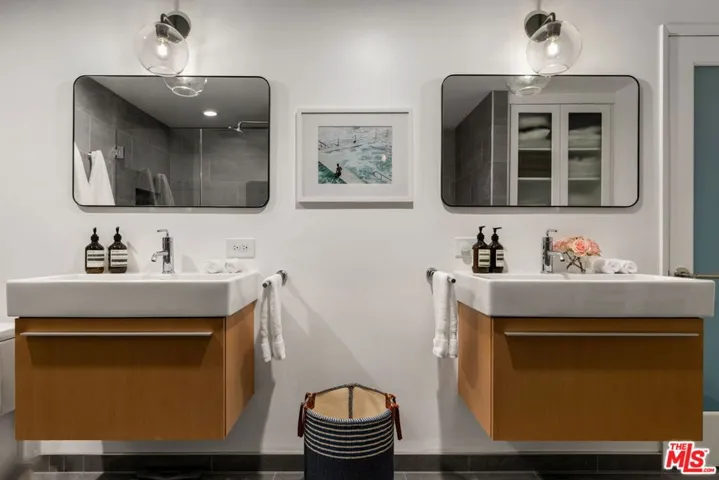 8455 Fountain Avenue 301, West Hollywood, California 90069