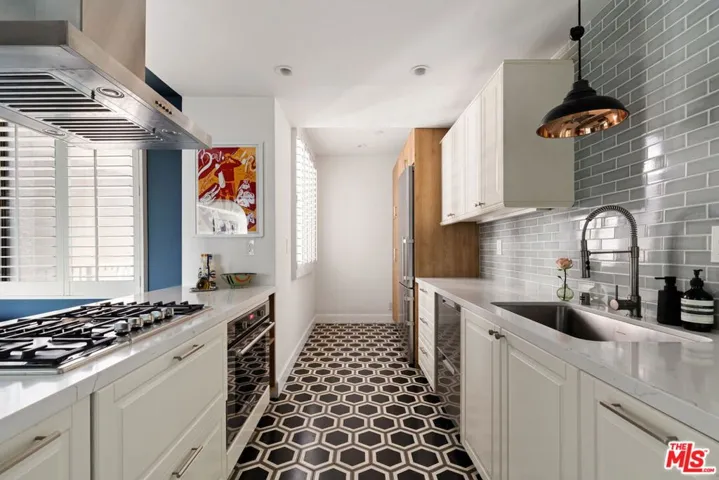 8455 Fountain Avenue 301, West Hollywood, California 90069