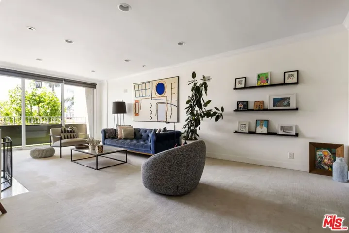 8455 Fountain Avenue 301, West Hollywood, California 90069