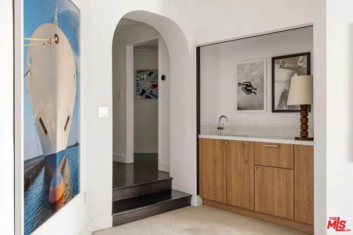 8455 Fountain Avenue 301, West Hollywood, California 90069
