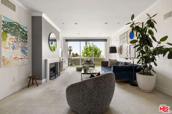 8455 Fountain Avenue 301, West Hollywood, California 90069