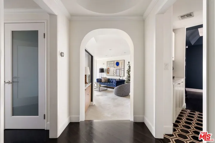 8455 Fountain Avenue 301, West Hollywood, California 90069