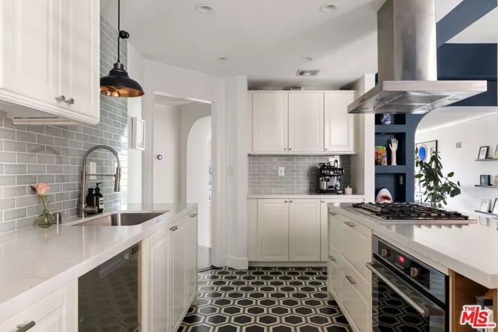 8455 Fountain Avenue 301, West Hollywood, California 90069