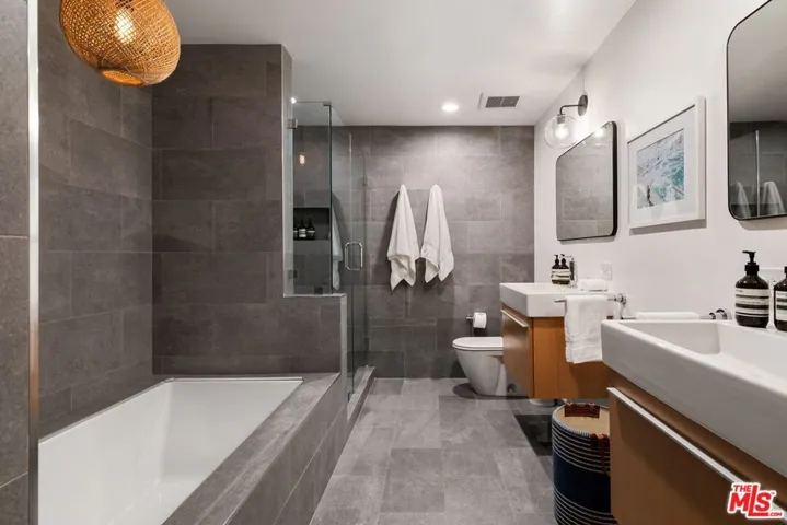 8455 Fountain Avenue 301, West Hollywood, California 90069