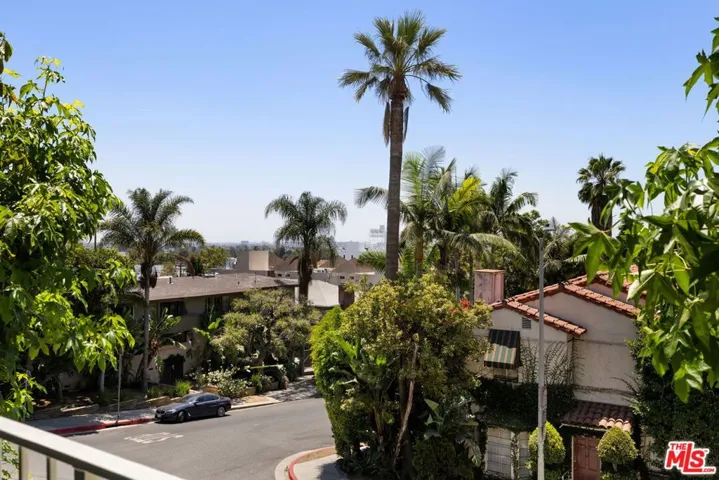 8455 Fountain Avenue 301, West Hollywood, California 90069