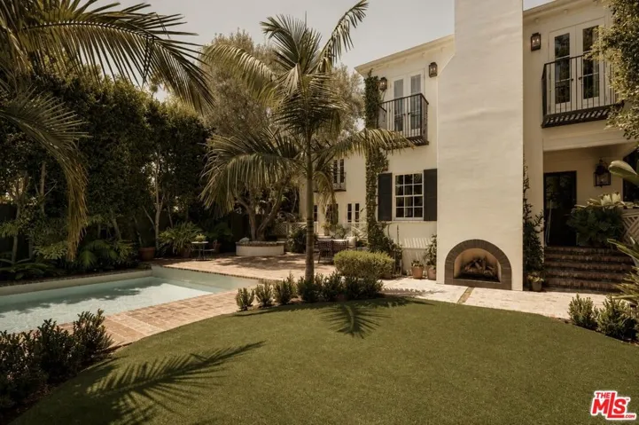1162 N Wetherly Drive, Los Angeles, California 90069