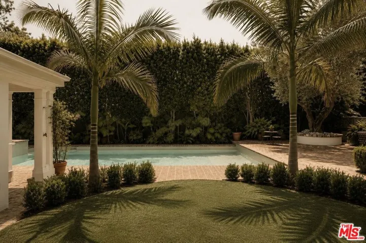 1162 N Wetherly Drive, Los Angeles, California 90069