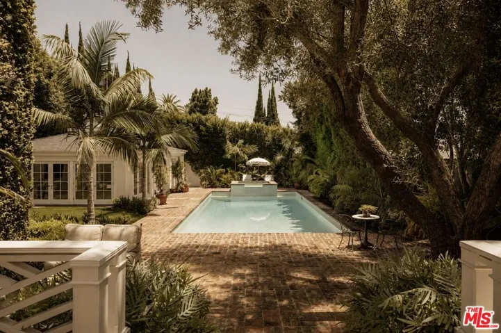 1162 N Wetherly Drive, Los Angeles, California 90069