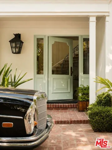 1162 N Wetherly Drive, Los Angeles, California 90069