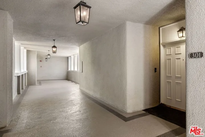 8455 Fountain Avenue 301, West Hollywood, California 90069