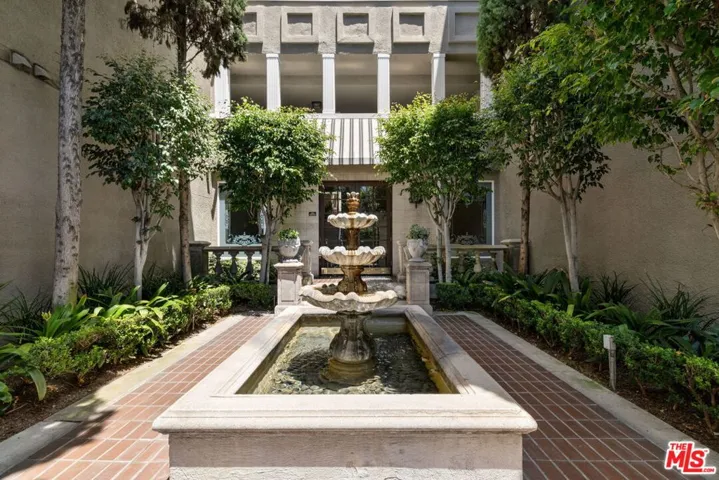 8455 Fountain Avenue 301, West Hollywood, California 90069