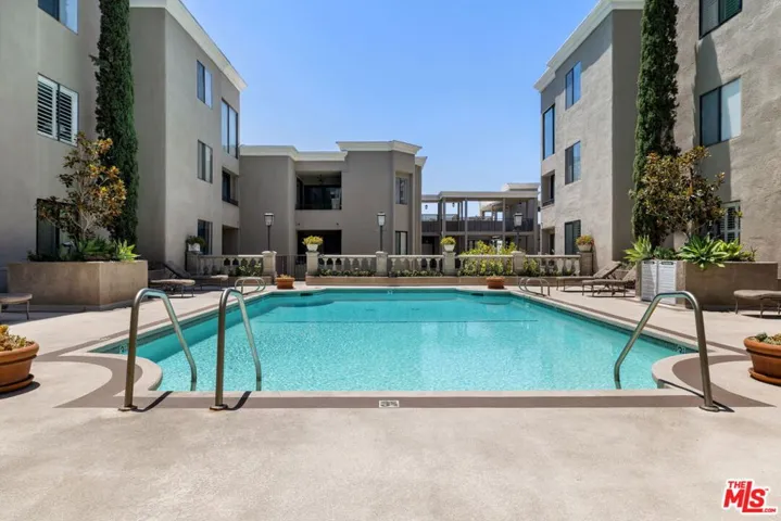 8455 Fountain Avenue 301, West Hollywood, California 90069