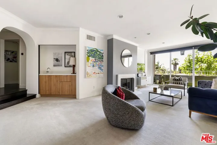 8455 Fountain Avenue 301, West Hollywood, California 90069