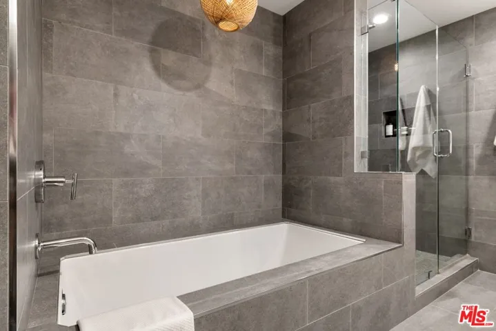 8455 Fountain Avenue 301, West Hollywood, California 90069