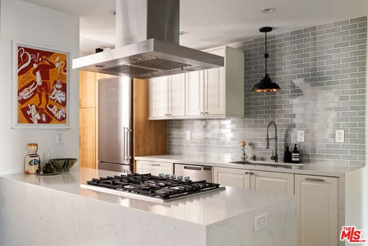8455 Fountain Avenue 301, West Hollywood, California 90069