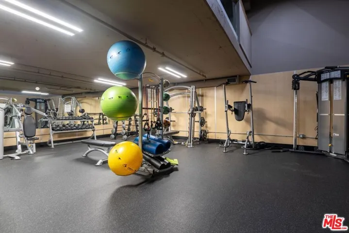 10982 Roebling Avenue 429, Los Angeles, California 90024