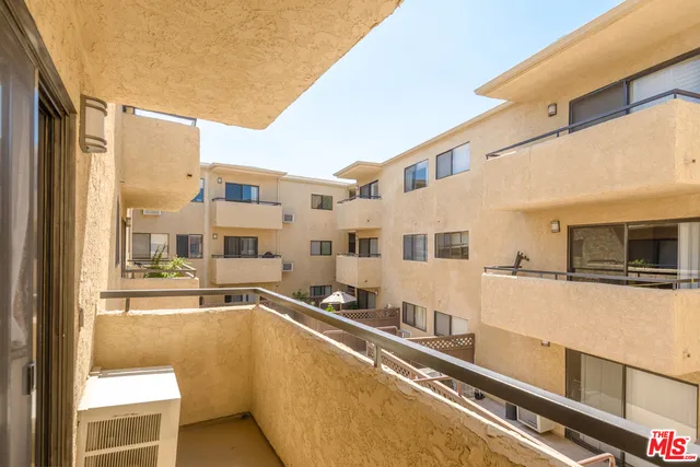 10982 Roebling Avenue 429, Los Angeles, California 90024