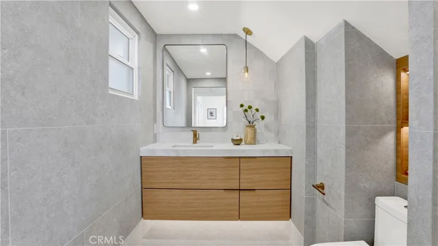 2747 E Ocean Boulevard, Long Beach, California 90803