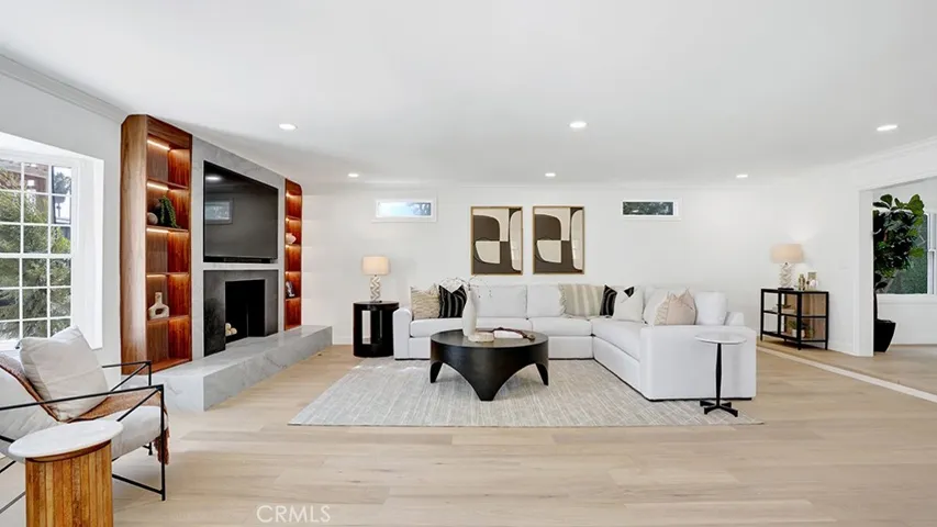 2747 E Ocean Boulevard, Long Beach, California 90803