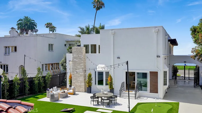 2747 E Ocean Boulevard, Long Beach, California 90803