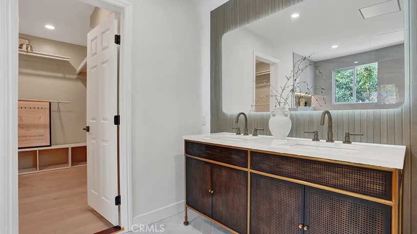 2747 E Ocean Boulevard, Long Beach, California 90803