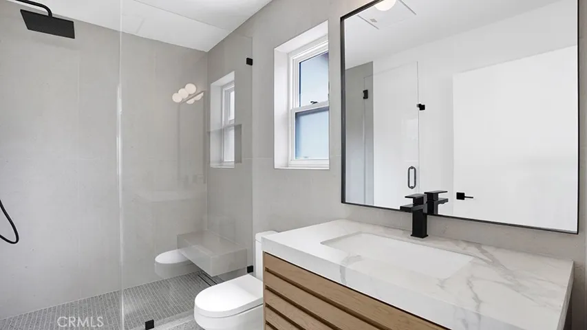 2747 E Ocean Boulevard, Long Beach, California 90803