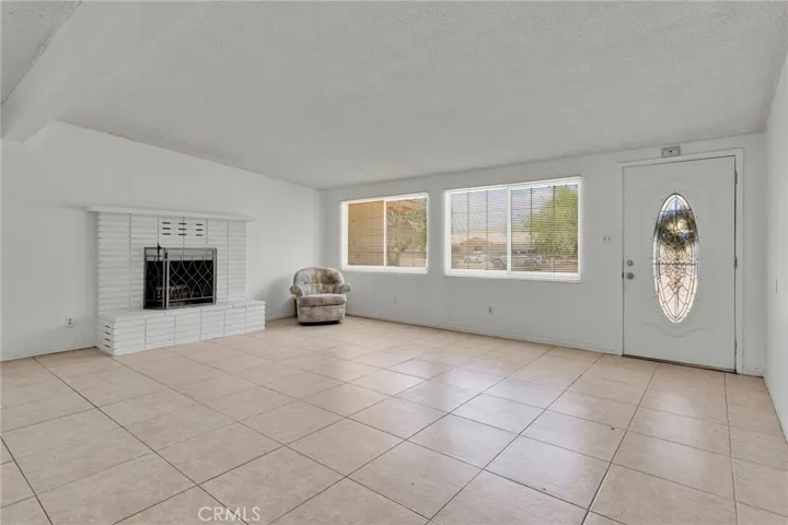 7704 Alston Avenue, Hesperia, California 92345