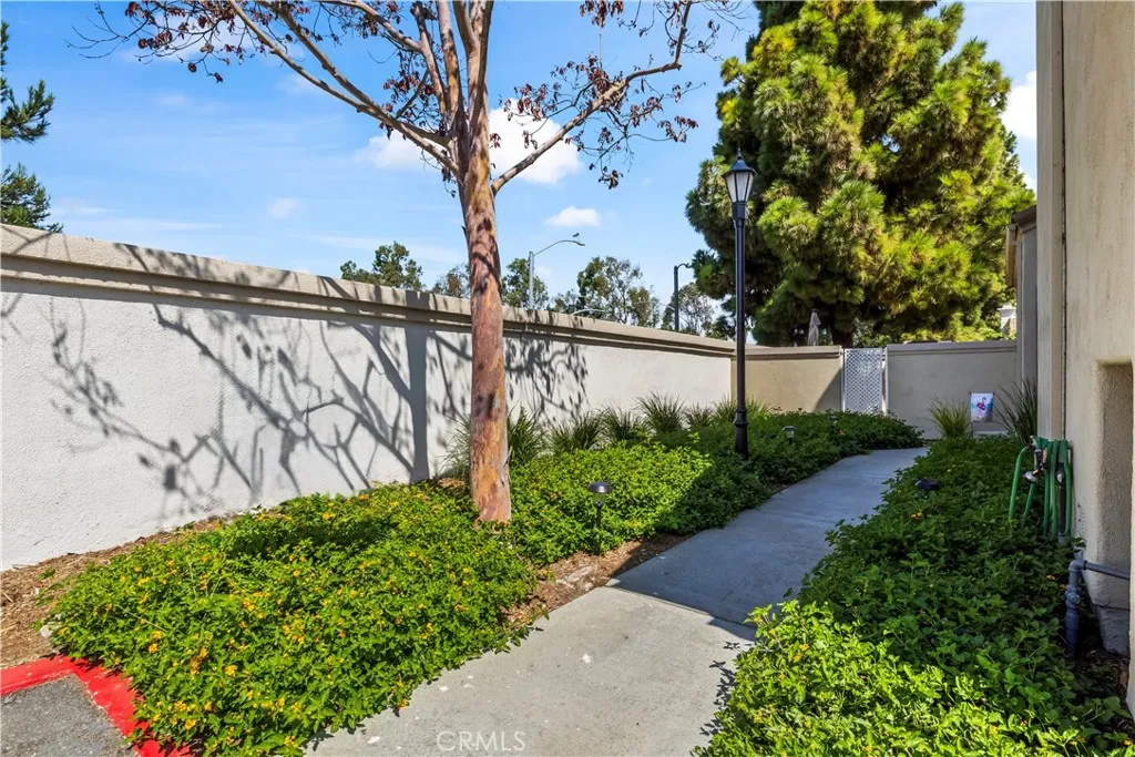 80 Almador, Irvine, California 92614 — photo 4