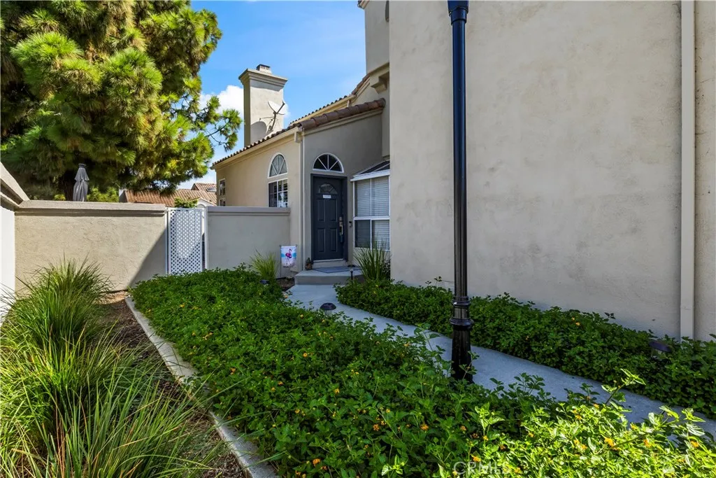 80 Almador, Irvine, California 92614 — photo 5