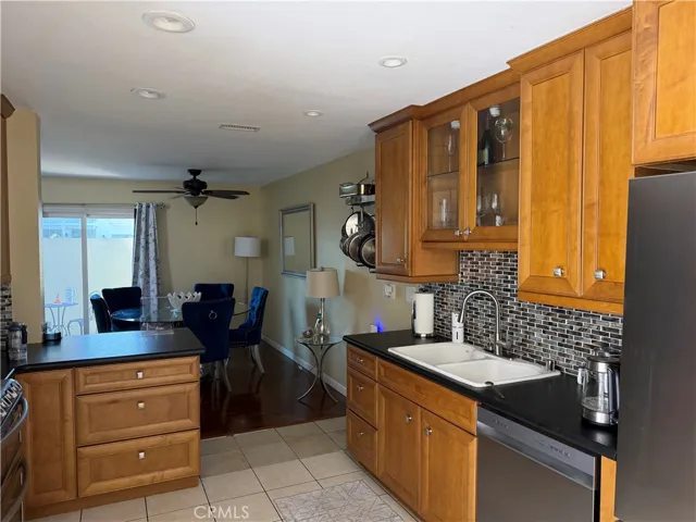 80 Almador, Irvine, California 92614