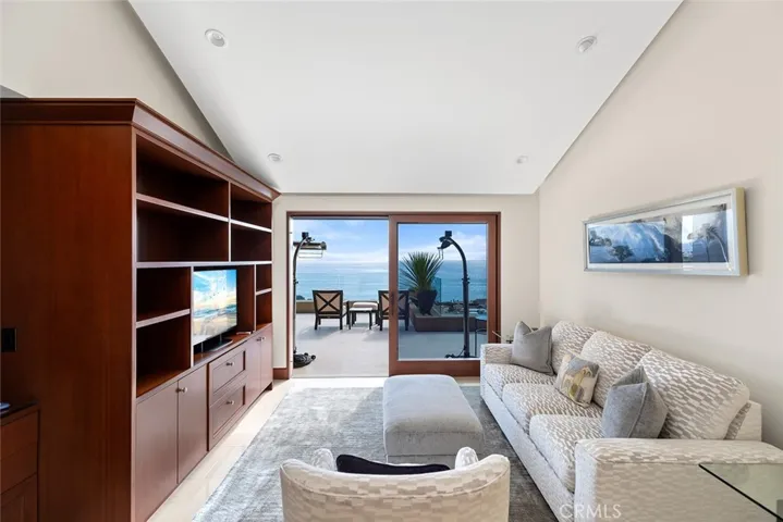 1119 Emerald Bay, Laguna Beach, California 92651