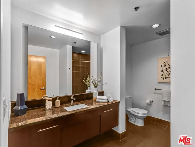 1111 S Grand Avenue 412, Los Angeles, California 90015