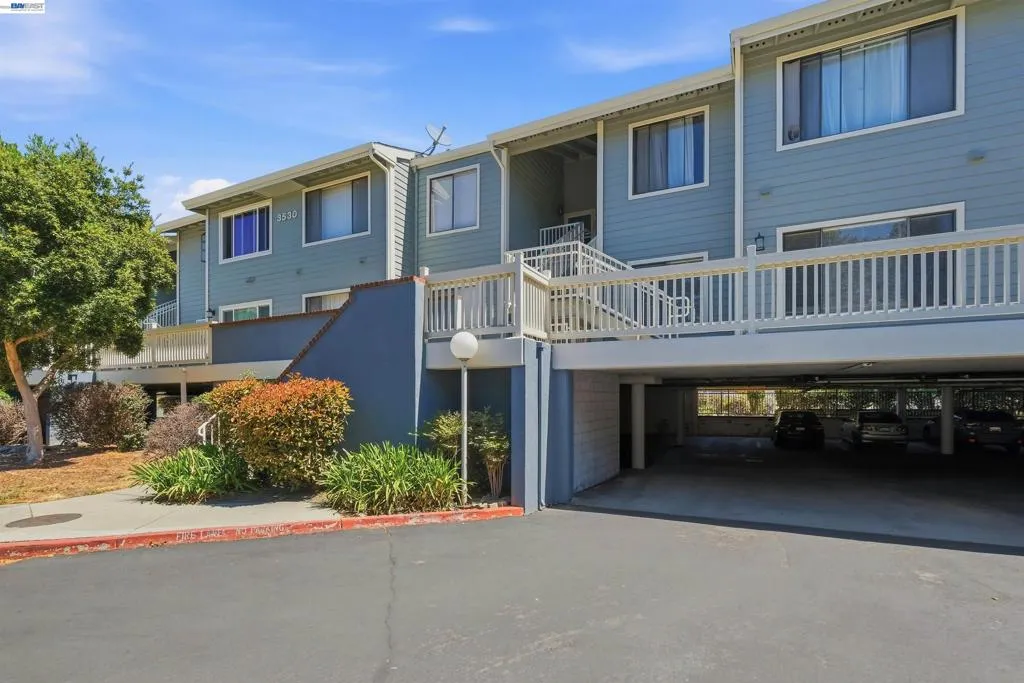 3530 Oakwood Ter