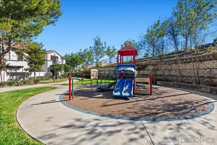 5064 Via Manos B, Oceanside, California 92057
