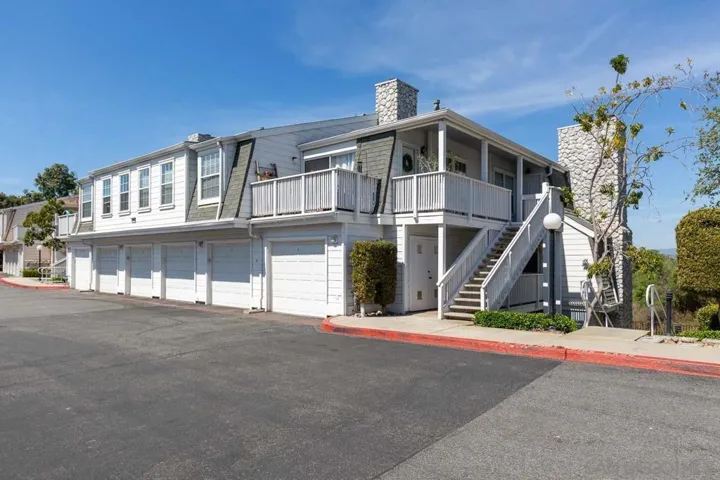 5064 Via Manos B, Oceanside, California 92057