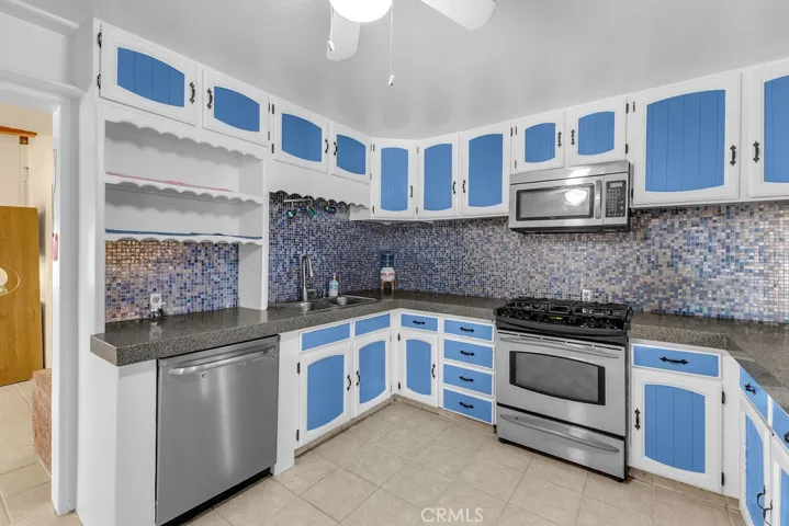 1998 Cambria Avenue, Landers, California 92285