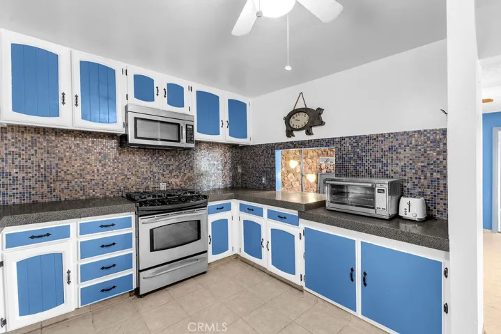 1998 Cambria Avenue, Landers, California 92285