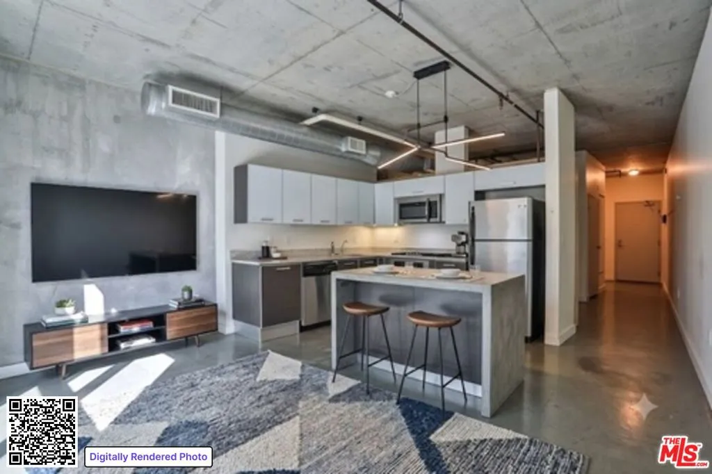 645 W 9th St