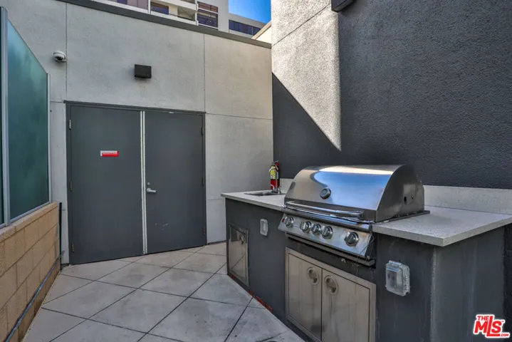 645 W 9th Street 201, Los Angeles, California 90015