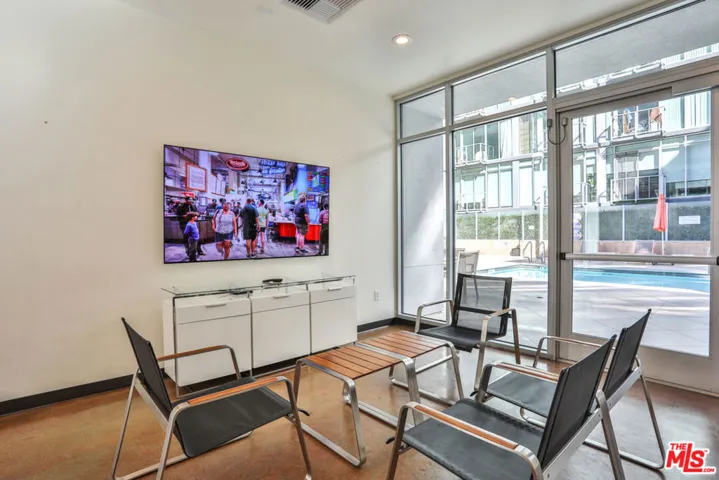 645 W 9th Street 201, Los Angeles, California 90015
