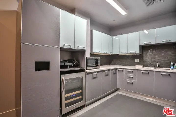 645 W 9th Street 201, Los Angeles, California 90015